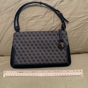 D&B slim zip top purse